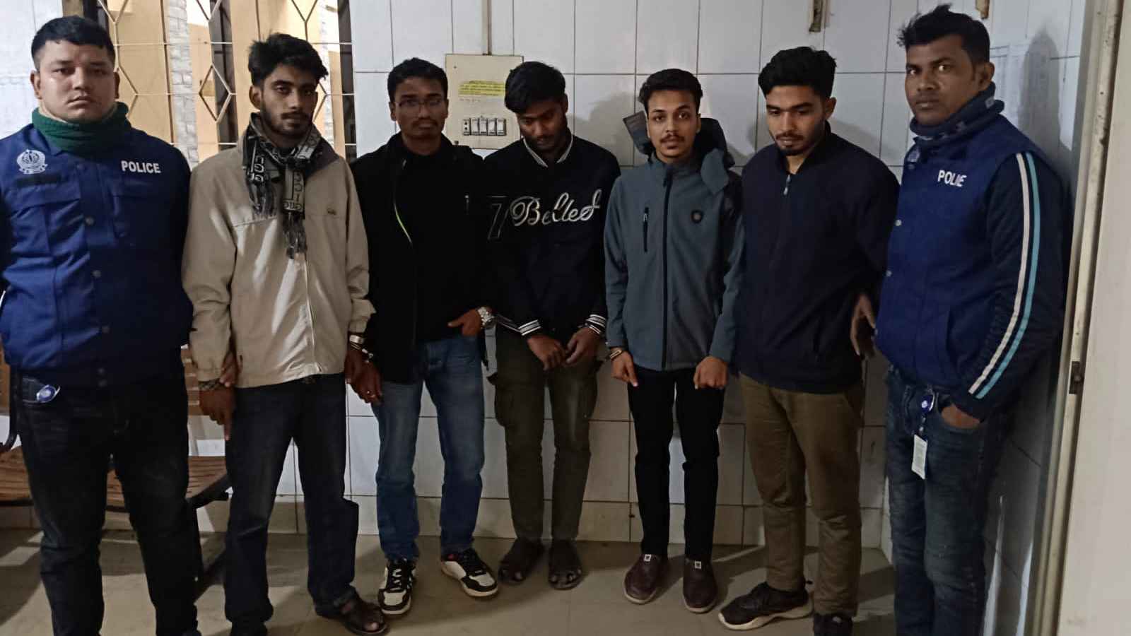 নিষিদ্ধ ছাত্রলীগের প্রতিষ্ঠাবার্ষিকী পালন, ৫ শিক্ষার্থী আটক