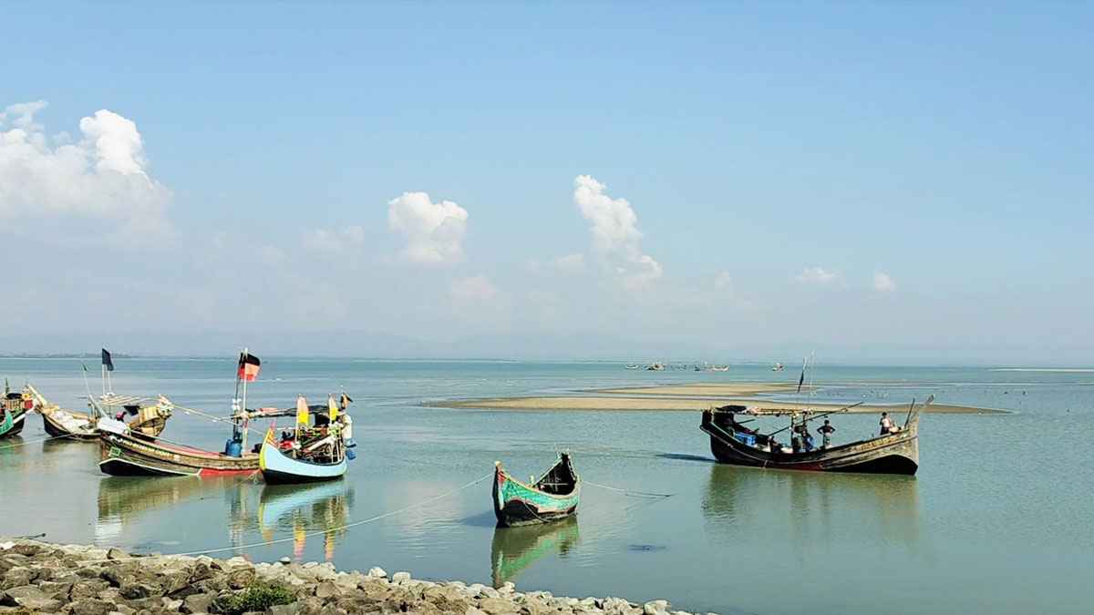 টেকনাফ সীমান্তে ফের গোলাগুলি, নাফ নদীতে জেলে গুলিবিদ্ধ