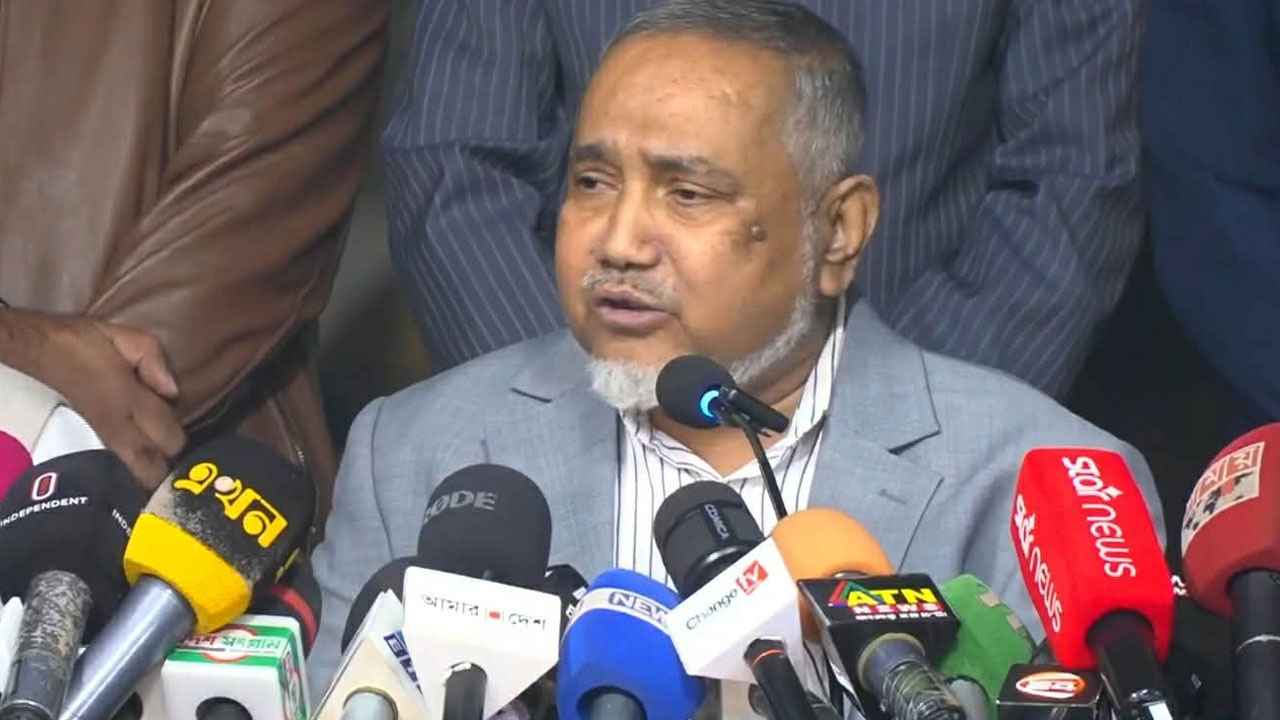 ‘একটি দলের প্রধানকে সরকার অতিরিক্ত প্রটোকল দিচ্ছে’