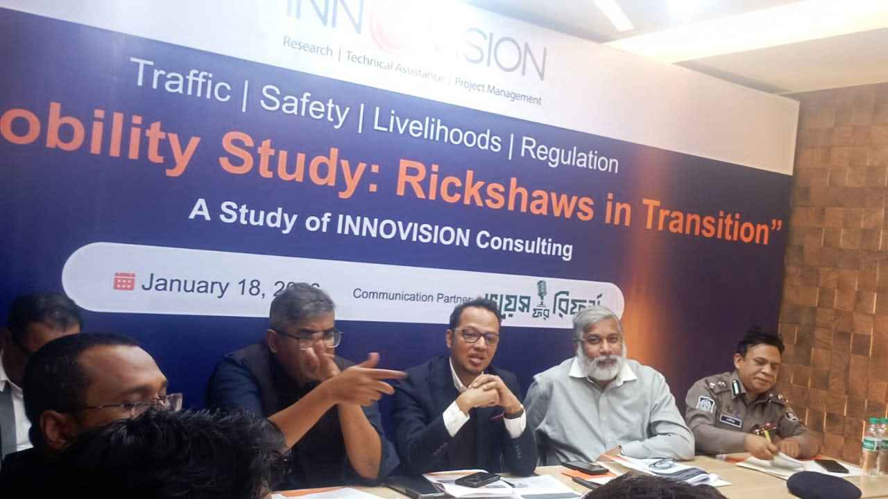 ব্যাটারি রিকশা নিয়ন্ত্রণ ছাড়া চললে সংকট বাড়বে