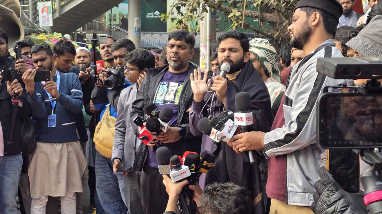 হাদি হত্যার বিচার না হলে সরকার পতনের হুঁশিয়ারি ইনকিলাব মঞ্চের