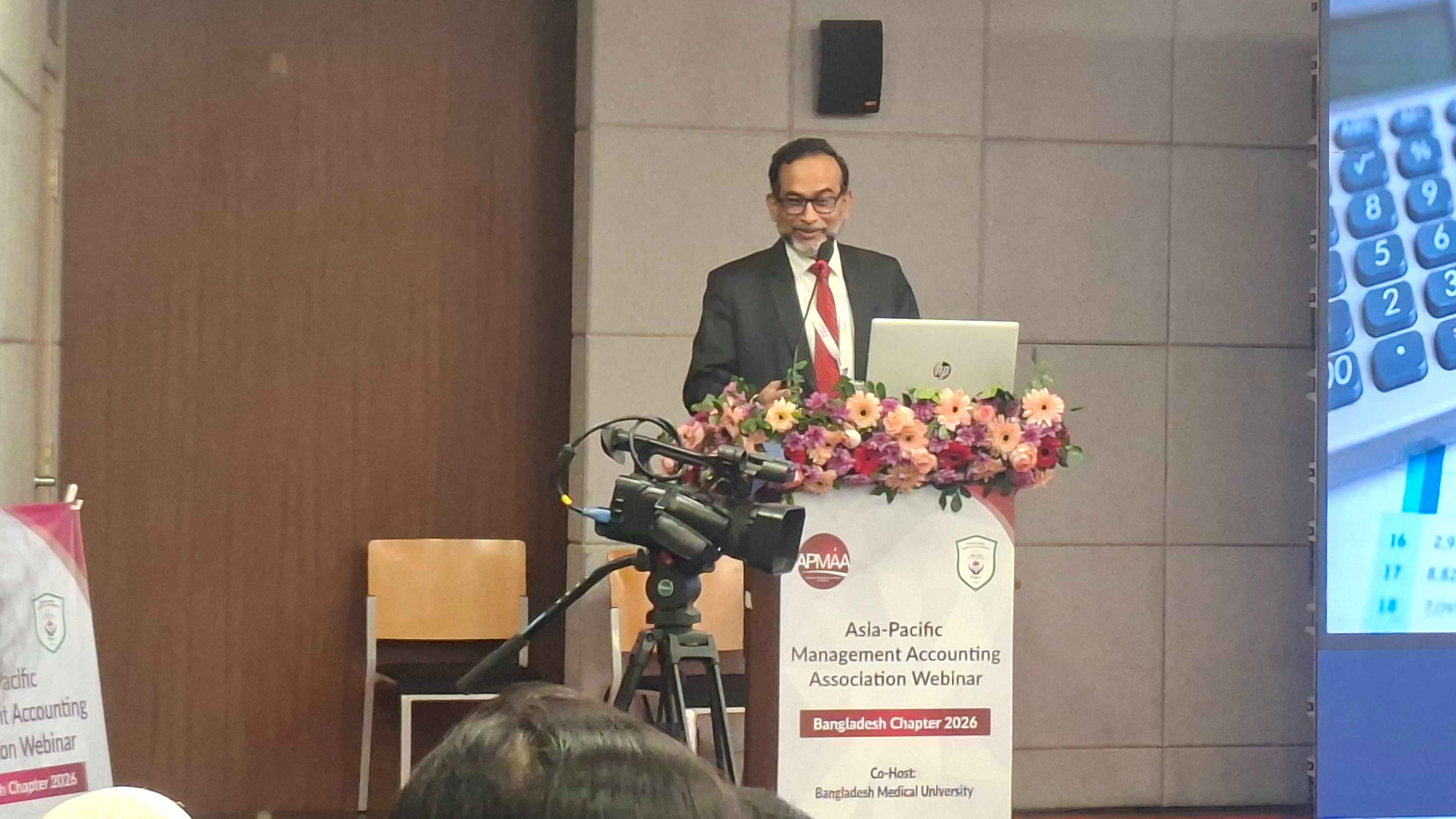 ‘বাংলাদেশের রোগীরা গরিব, সেবা নিয়ে সর্বস্ব হারিয়ে ফেলেন’