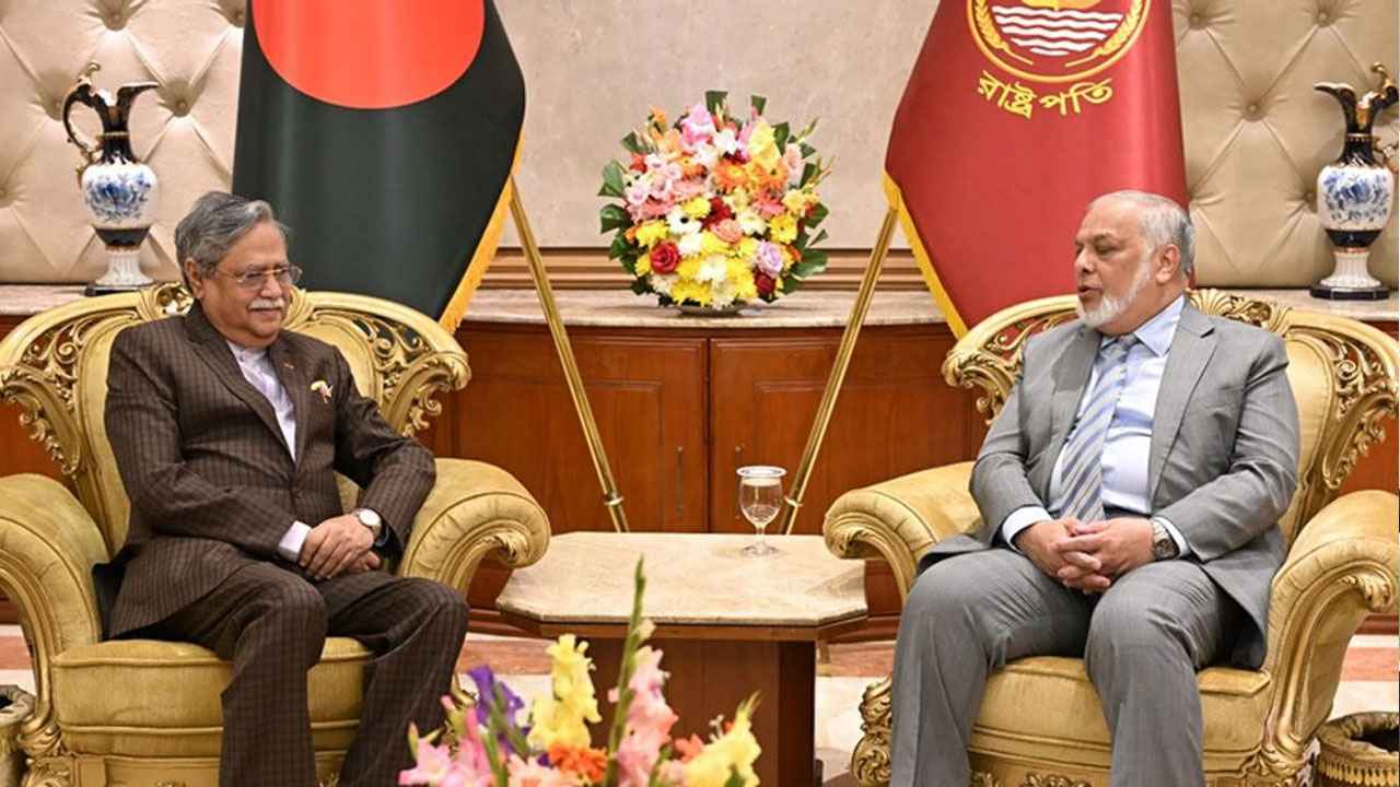 রাষ্ট্রপতির সঙ্গে প্রধান বিচারপতির সৌজন্য সাক্ষাৎ