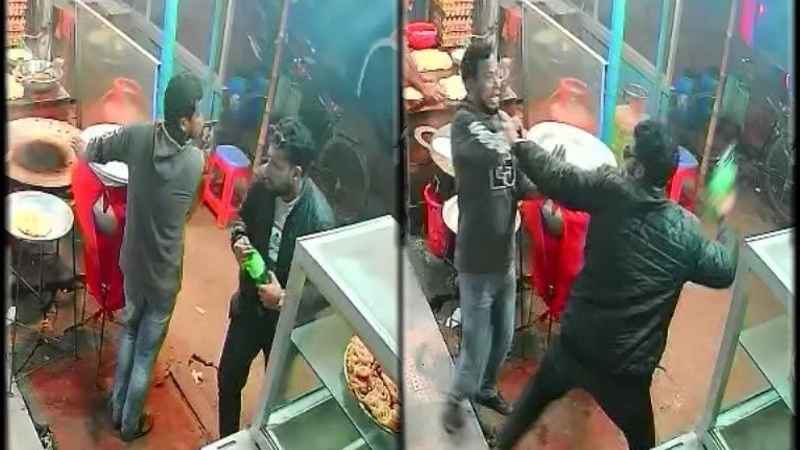 কালীগঞ্জে খাওয়ার বিল চাওয়ায় মালিককে মারধর