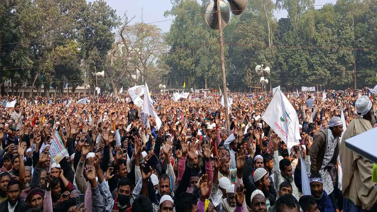 পলাশবাড়ীতে জামায়াত আমিরের জনসভায় মানুষের ঢল