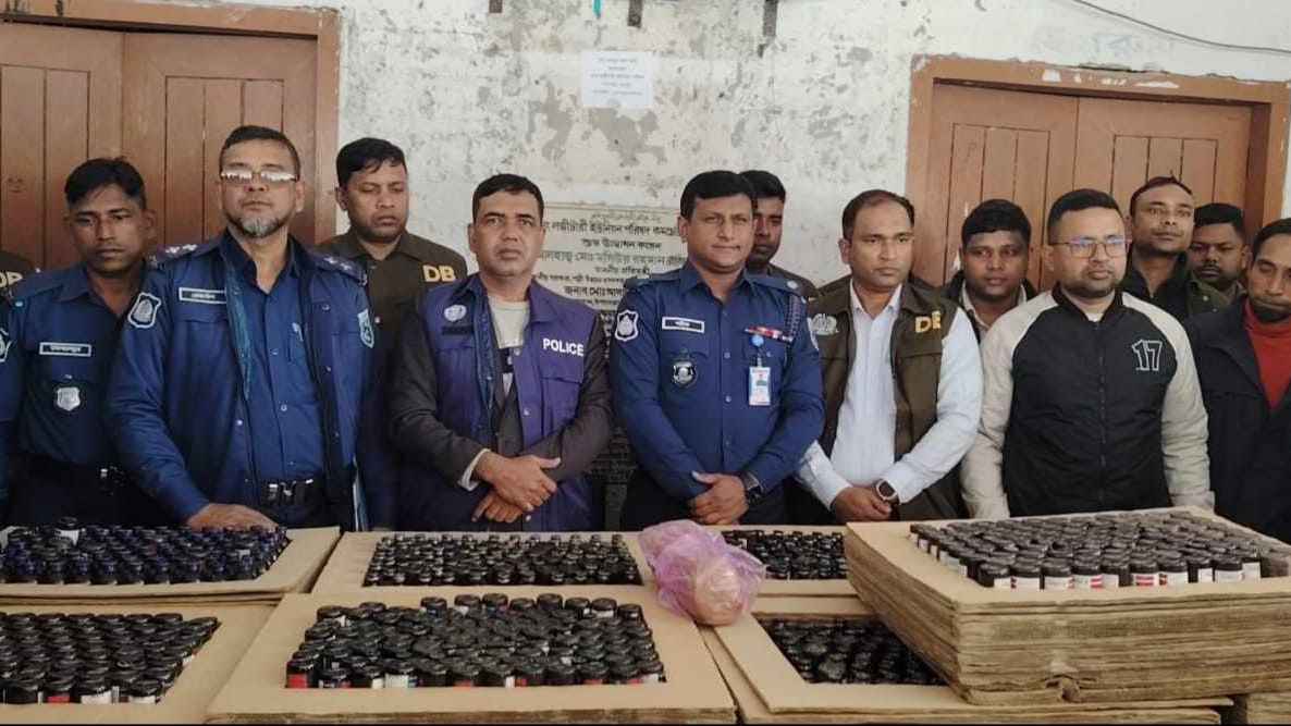 রংপুরে পিকআপ ভ্যানসহ বিপুল মাদক উদ্ধার, চালক পলাতক