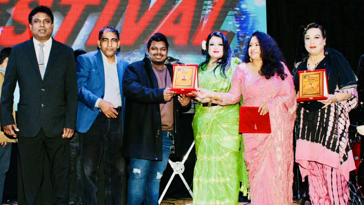 যুক্তরাষ্ট্রে পুরস্কৃত হলেন আনোয়ার হোসেন