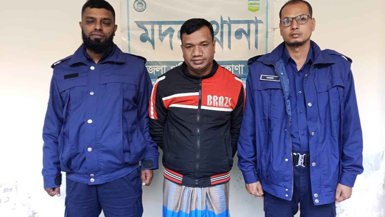 মদনে ১০০ ইয়াবা ও সাড়ে ৬ লাখ টাকাসহ মাদক কারবারি গ্রেফতার