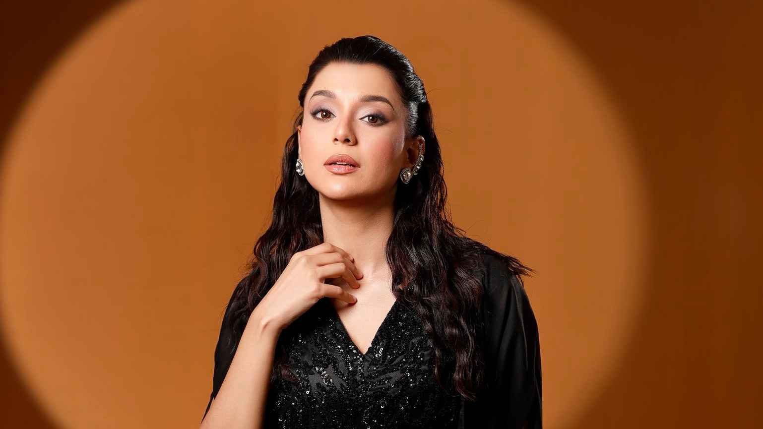 কলিন-এর ব্র্যান্ড অ্যাম্বাসেডর হলেন সাবিলা নূর