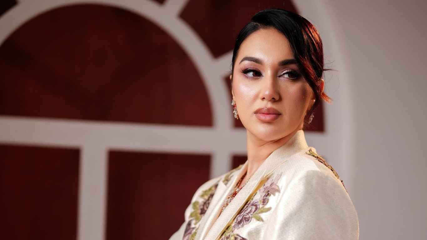 ফিতা দেখি সবাই কাটে, কাকে খোঁচা দিলেন অপু বিশ্বাস 