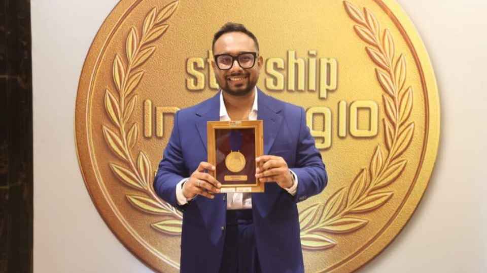 সম্মাননা পেলেন রায়হান রাফী