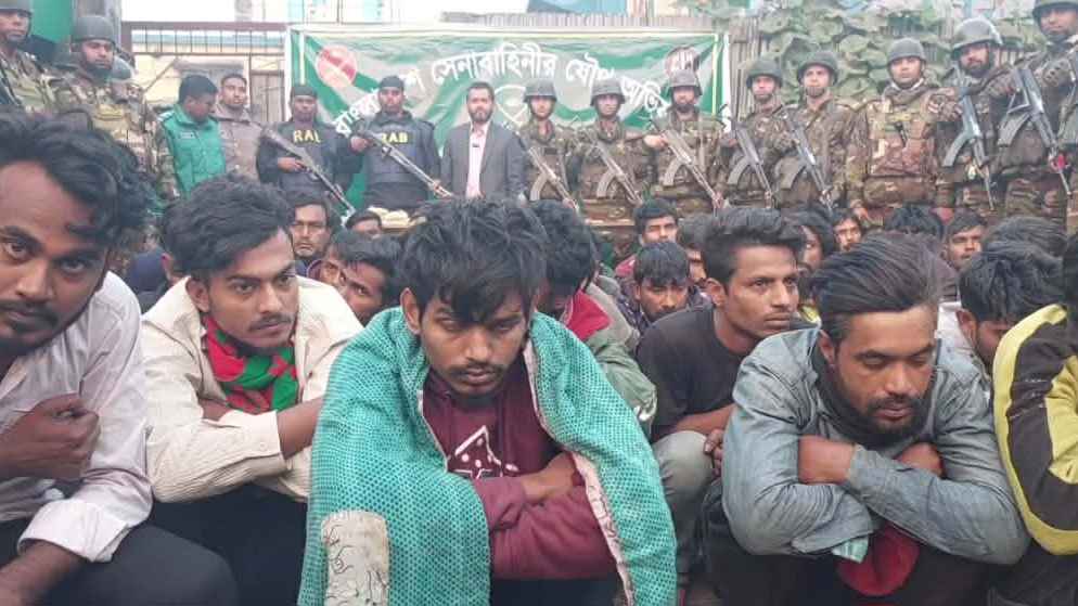 যৌথ বাহিনীর অভিযানে গাজীপুরে আটক ৩৫, বিপুল মাদক জব্দ