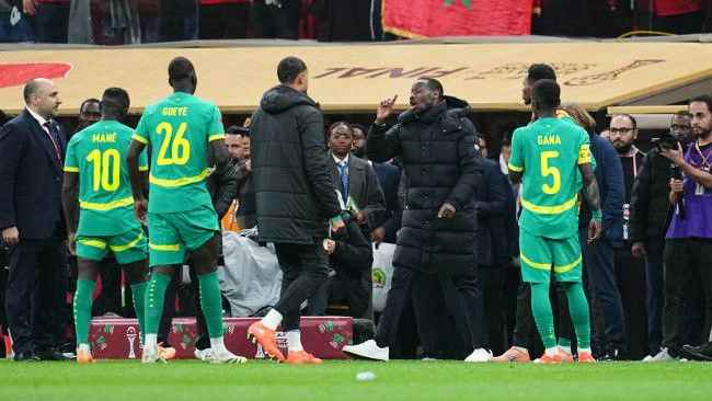 আফকন ফাইনালে বিশৃঙ্খলার দায়ে নিষিদ্ধ সেনেগাল কোচ