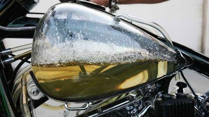 মোটরসাইকেলের তেলের ট্যাংক কি একদম পূর্ণ করা উচিত?