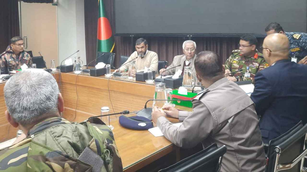 অবৈধ অস্ত্র উদ্ধার ও সন্ত্রাসী গ্রেফতারে দৃশ্যমান অগ্রগতির তাগিদ ইসির