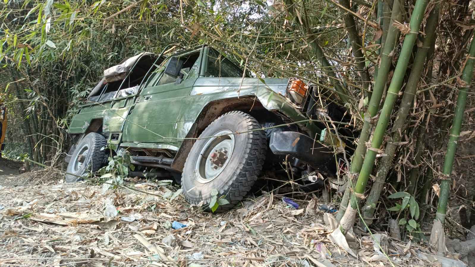 মহেশপুরে সেনাবাহিনীর গাড়ির সঙ্গে ট্রাকের সংঘর্ষ, আহত ৪