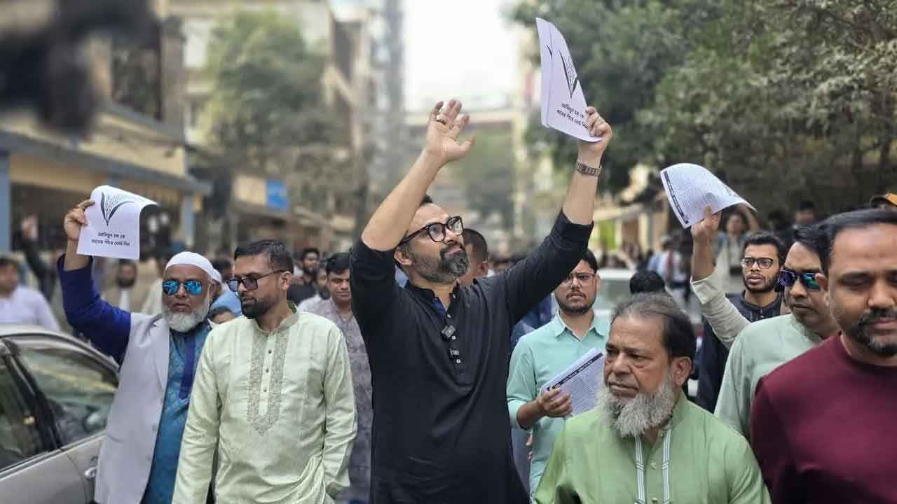 ধর্মের অপব্যবহার ও ষড়যন্ত্রের বিরুদ্ধে সতর্ক থাকুন: আমিনুল হক