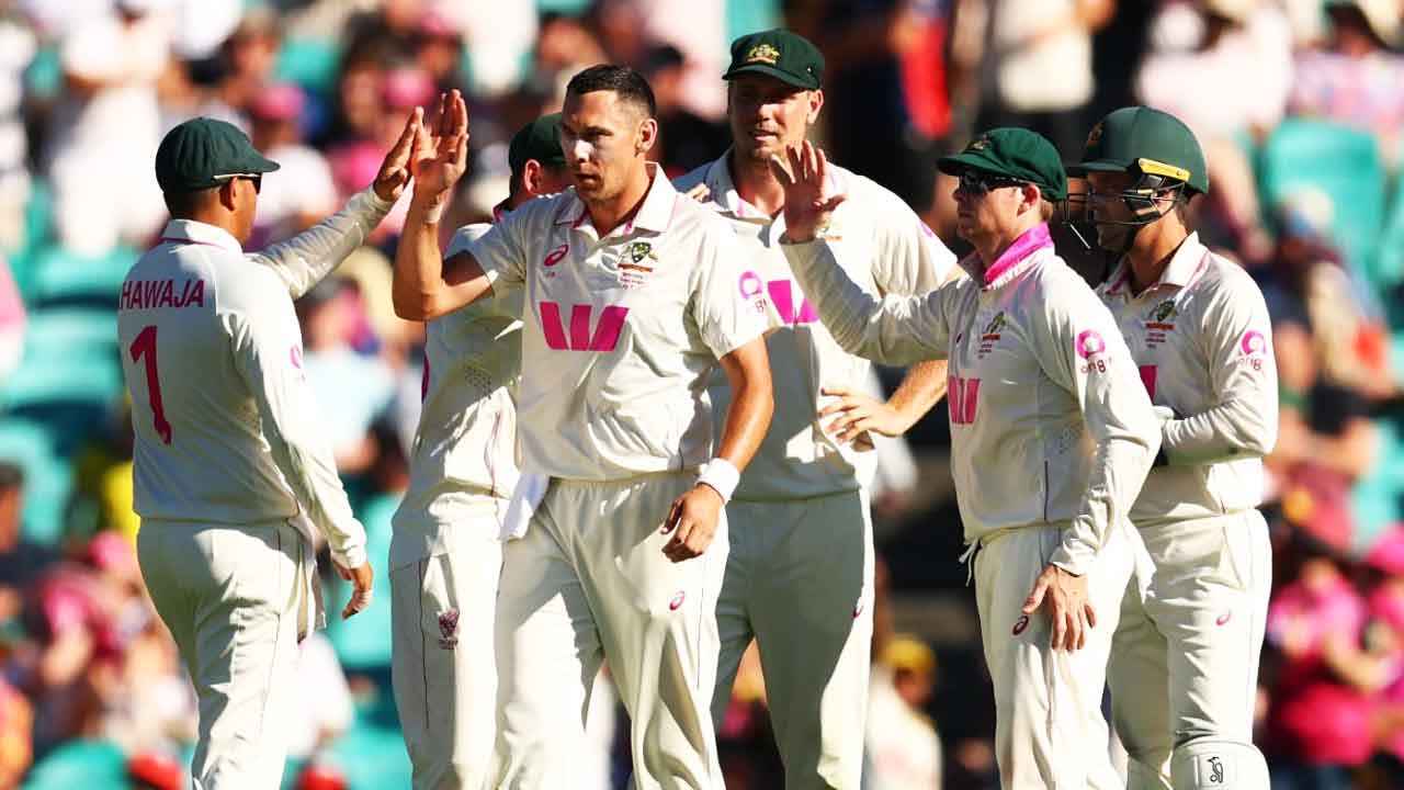 খাজার বিদায়ী ম্যাচ জয় দিয়ে রাঙাল অস্ট্রেলিয়া