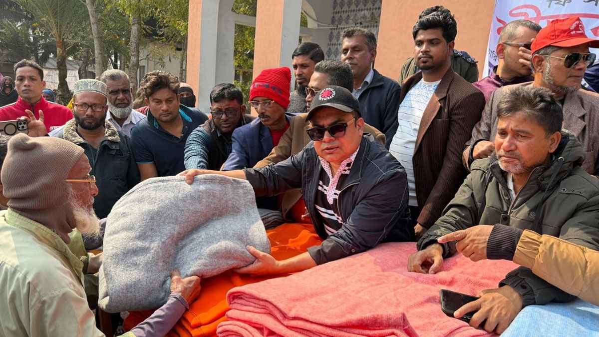 আনোয়ার আলদীনের উদ্যোগে পাইকগাছায় ৩ হাজার কম্বল বিতরণ