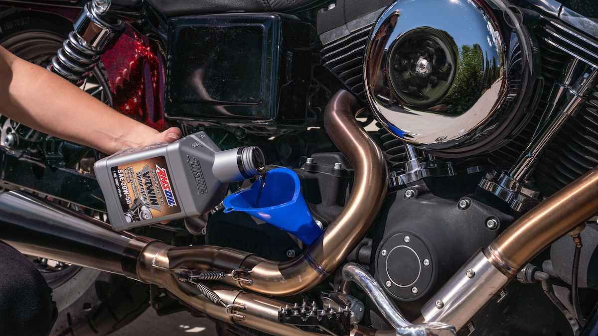 শীতকালে মোটরসাইকেলের ইঞ্জিন ওয়েল কত দিন পরপর পরিবর্তন করা উচিত?