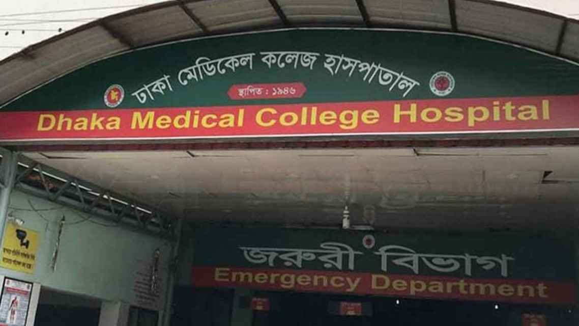 রাজধানীতে প্রকাশ্যে ব্যবসায়ীকে কুপিয়ে হত্যা