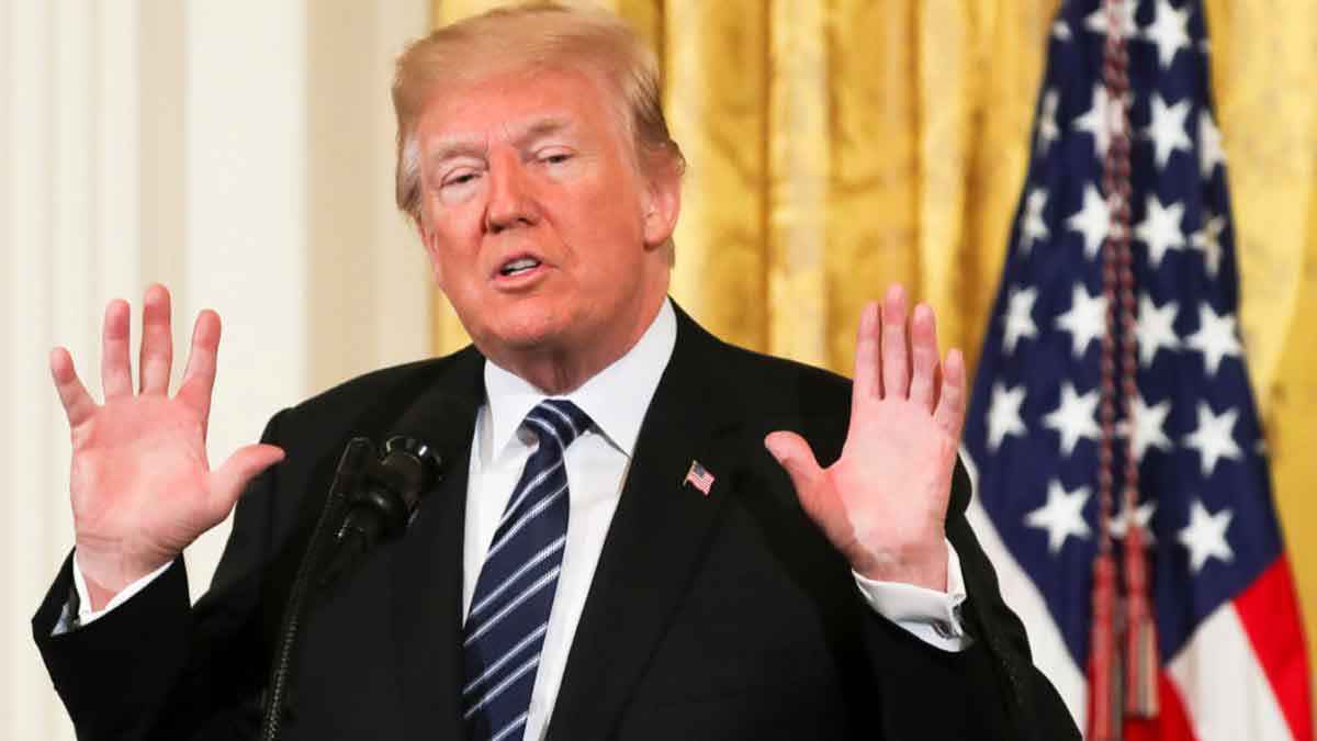 বিক্ষোভে উত্তাল ইরানে হামলার হুমকি ট্রাম্পের