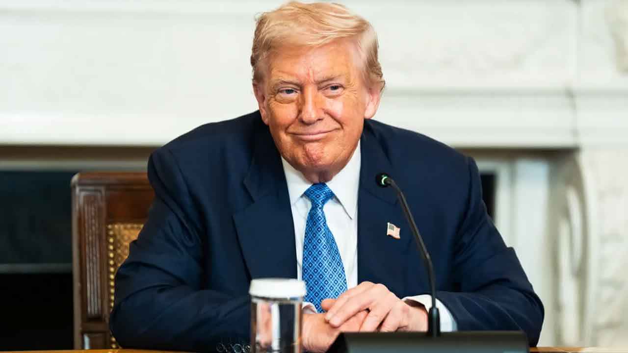 গ্রিনল্যান্ড দখলে বলপ্রয়োগ করা হবে কি না— প্রশ্নে ট্রাম্পের ‘নো কমেন্ট