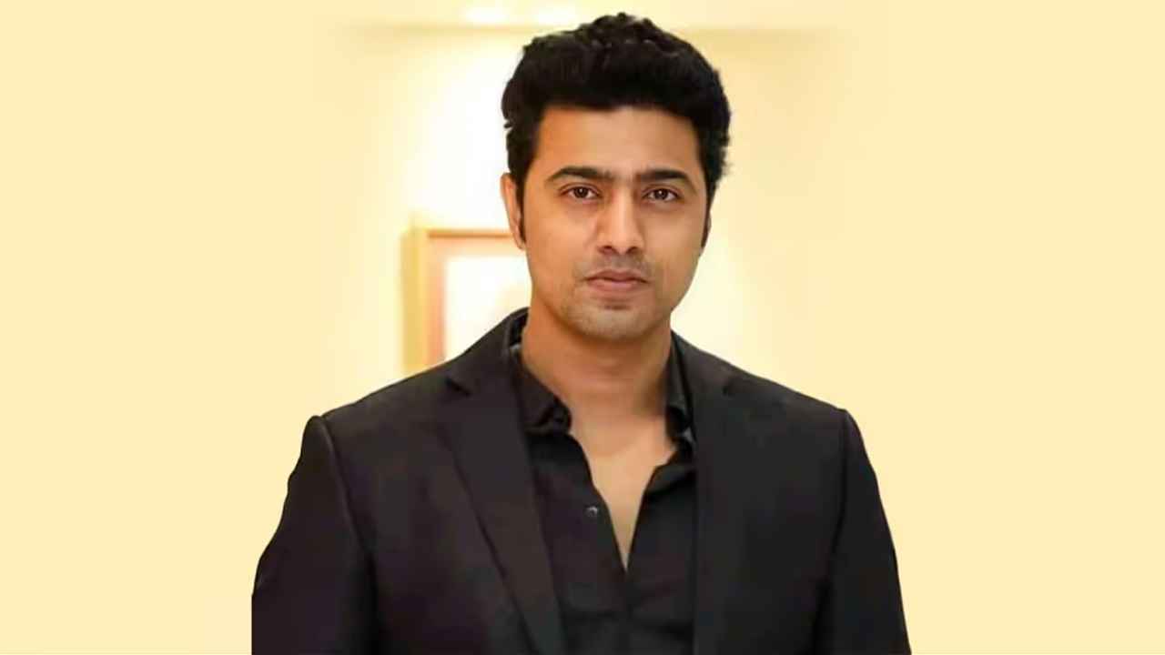 দেবের নামে ডাকটিকিট চালু, উচ্ছ্বসিত অভিনেতা