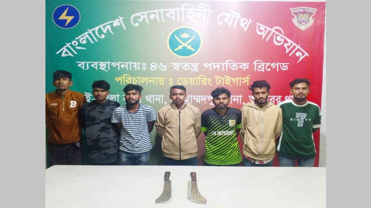 মোহাম্মদপুরে অস্ত্রসহ কিশোর গ্যাংয়ের ৭ সদস্য গ্রেফতার