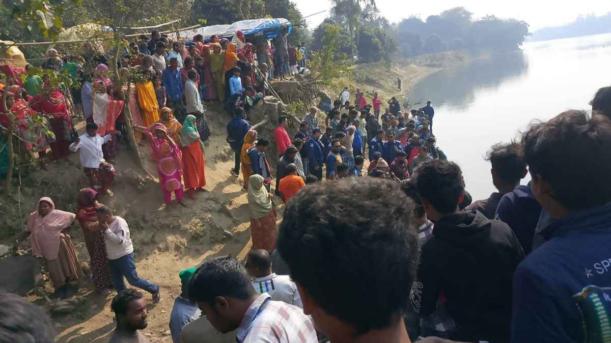 চিরিরবন্দরে নদীতে ভেসে উঠল ২ যুবকের লাশ