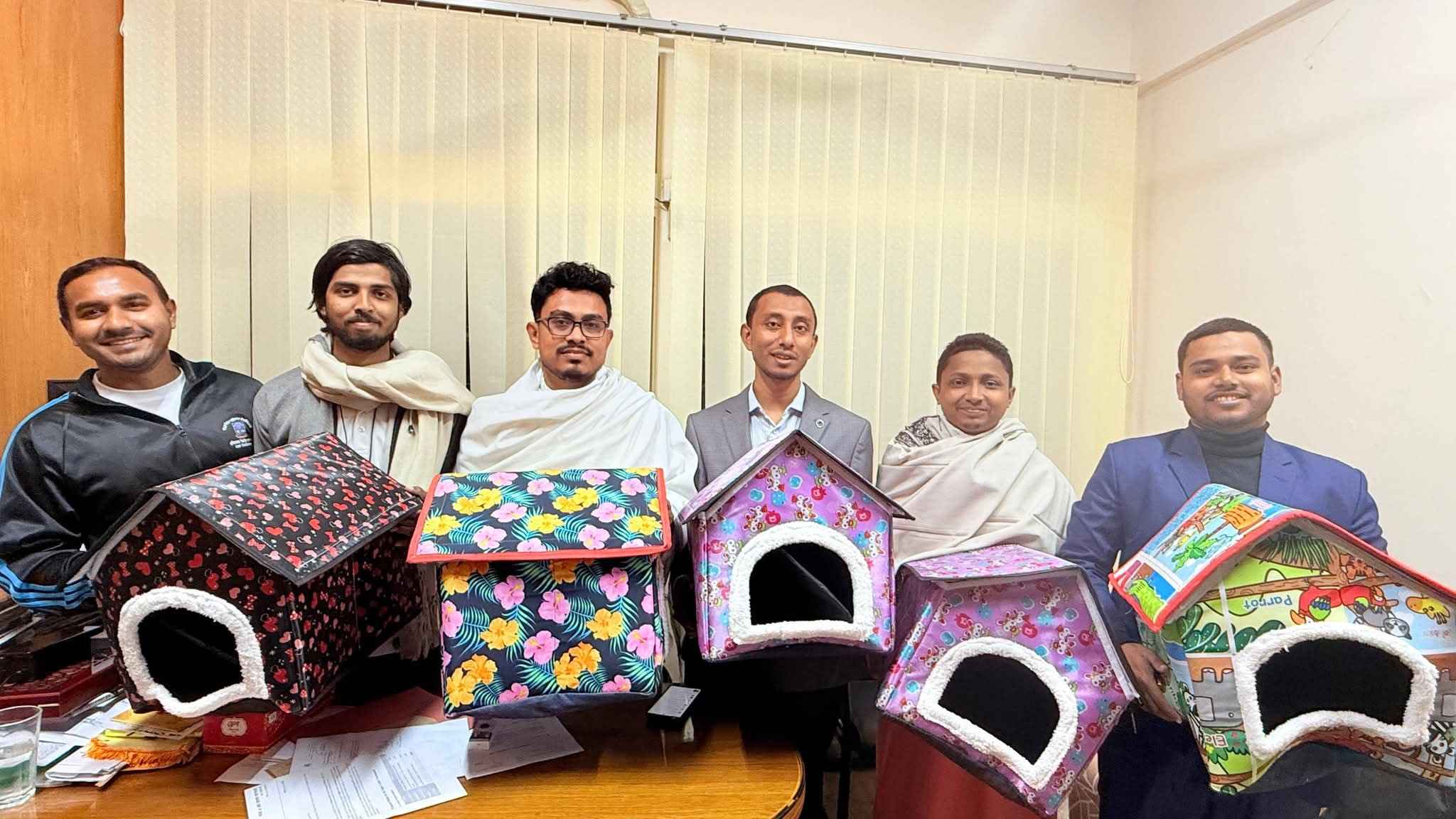 ঢাবিতে পোষ্য বিড়ালদের উষ্ণতায় সাদিক কায়েমদের অনন্য উদ্যোগ