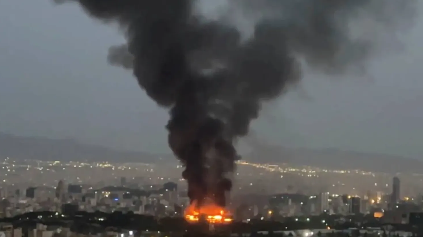 ইরানের বন্দরনগরীতে শক্তিশালী বিস্ফোরণ!