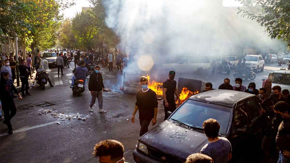 ইরানে পুলিশের সঙ্গে সংঘাতে ৬ আন্দোলনকারী নিহত