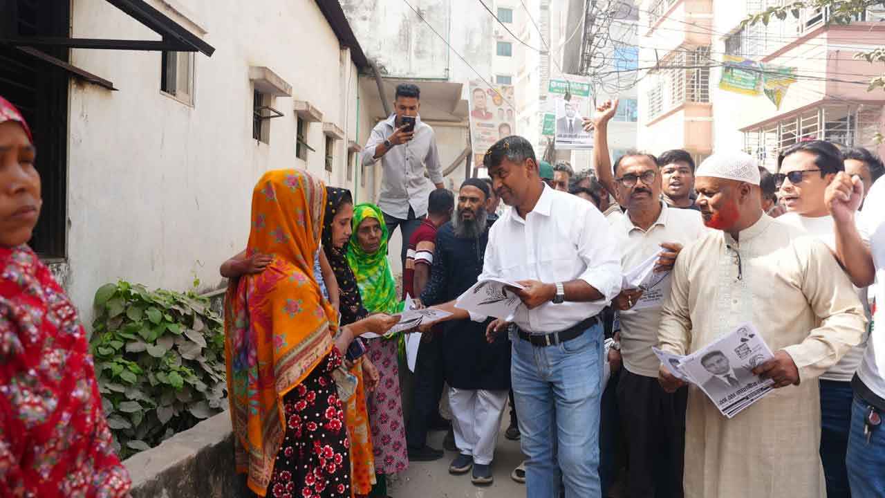 পলাতক সরকারের আদলে প্রতিহিংসার রাজনীতি করব না: জাহাঙ্গীর