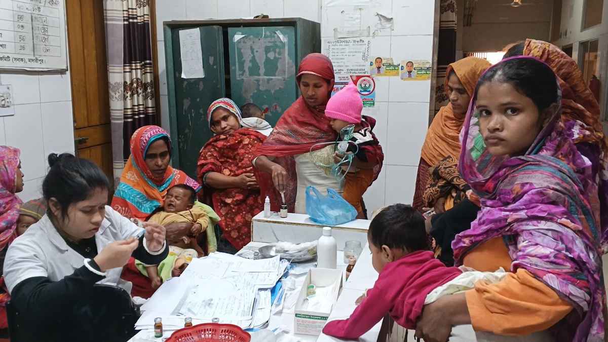 মাদারীপুরে তীব্র শীতে বাড়ছে রোগ, হাসপাতালে রোগীর সংখ্যা দ্বিগুণ