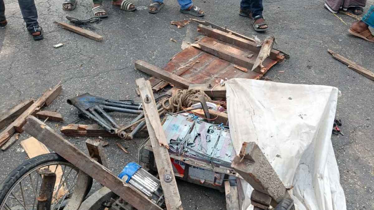 মাদারীপুরে কাভার্ডভ্যানের চাপায় নিহত ৩