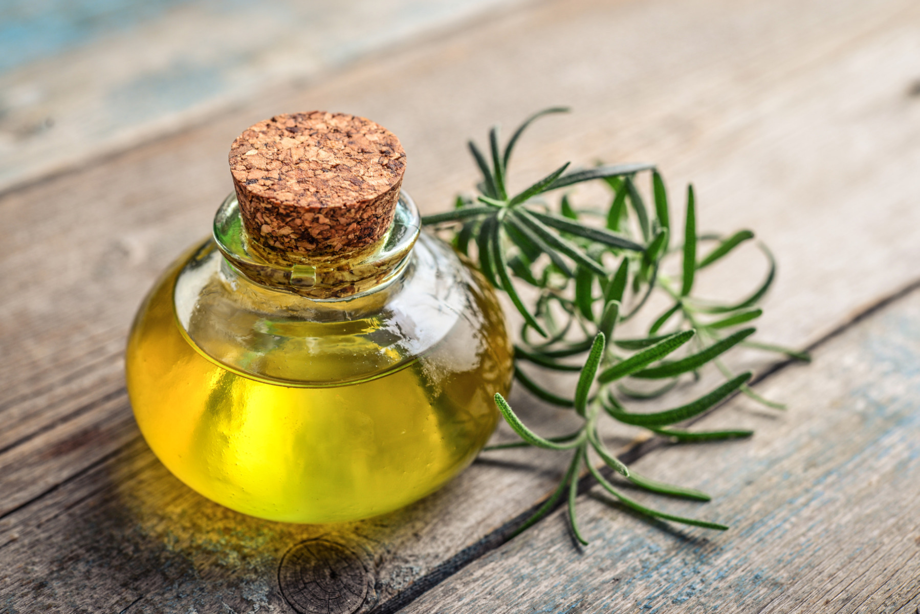 Rosemary-Oil-2-scaled-e1742564092530