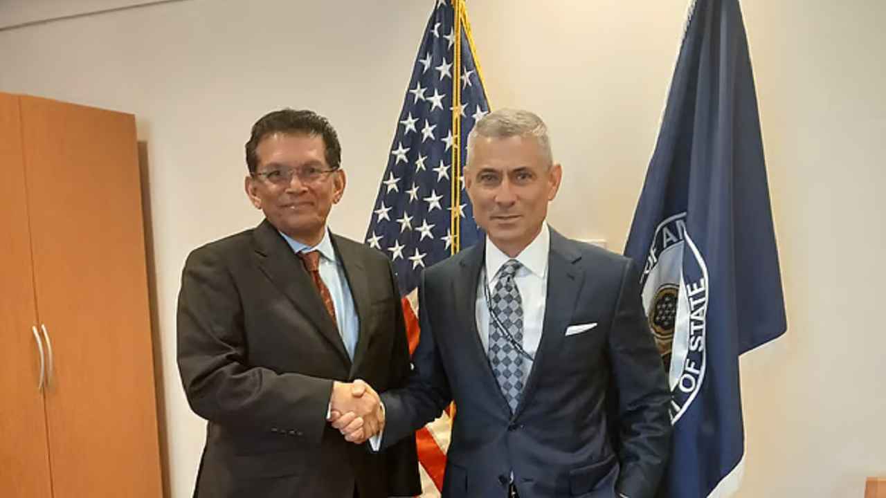 বাংলাদেশিদের জন্য যুক্তরাষ্ট্রের বি১ ভিসা সহজের আশ্বাস