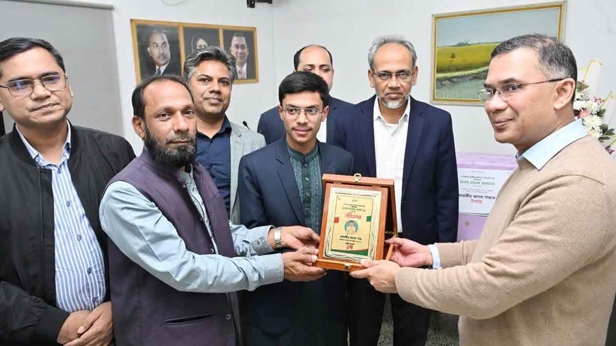মেডিকেল-ডেন্টাল ভর্তিতে জাতীয় মেধায় প্রথম শান্তকে তারেক রহমানের উপহার