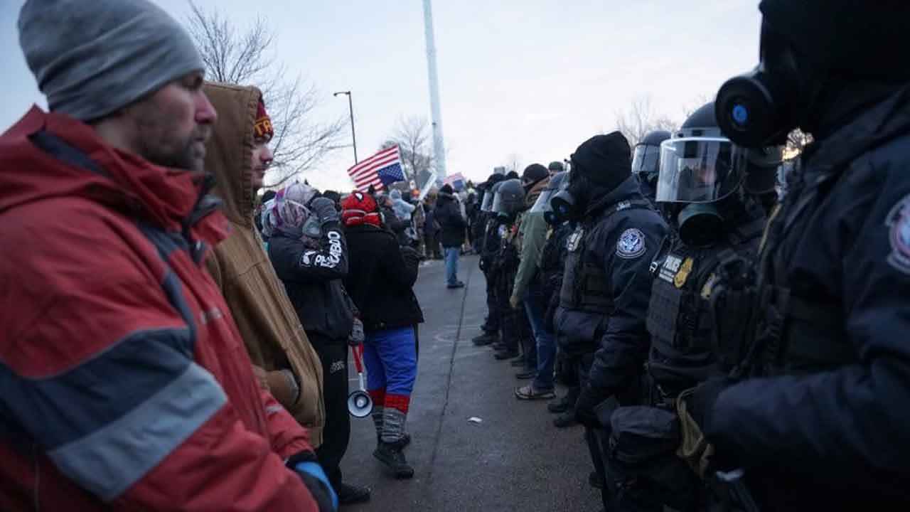 মিনিয়াপোলিসে বিক্ষোভ: ১৫০০ সেনা পাঠানোর প্রস্তুতি পেন্টাগনের