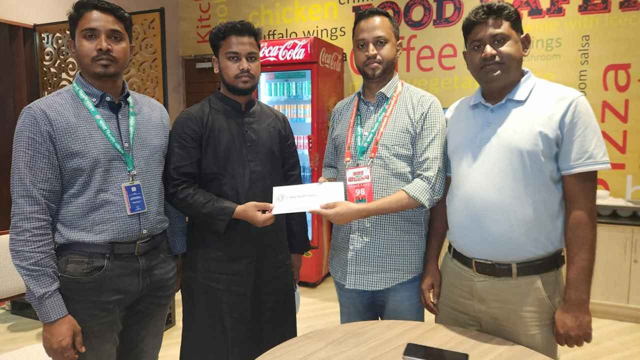 চাকরি হারানো সেই মুয়াজ্জিনের পাশে তারেক রহমান