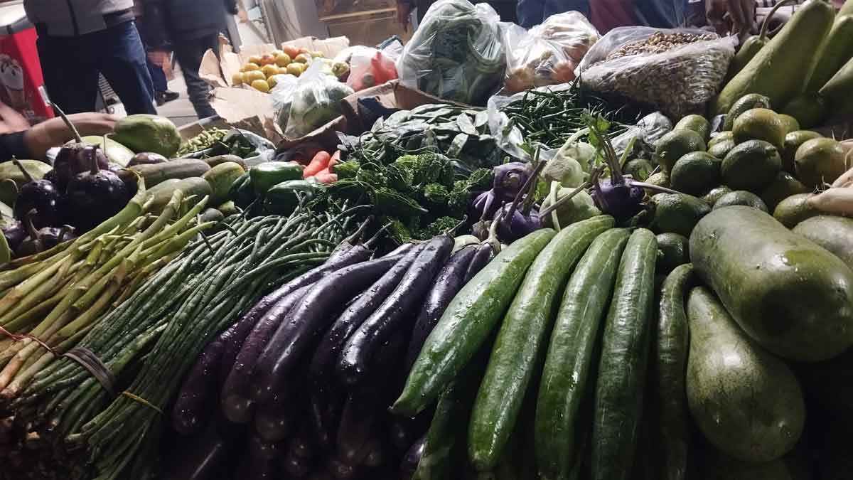 সবজির দামে স্বস্তি, ব্যাগ ভরে কিনছে ক্রেতারা