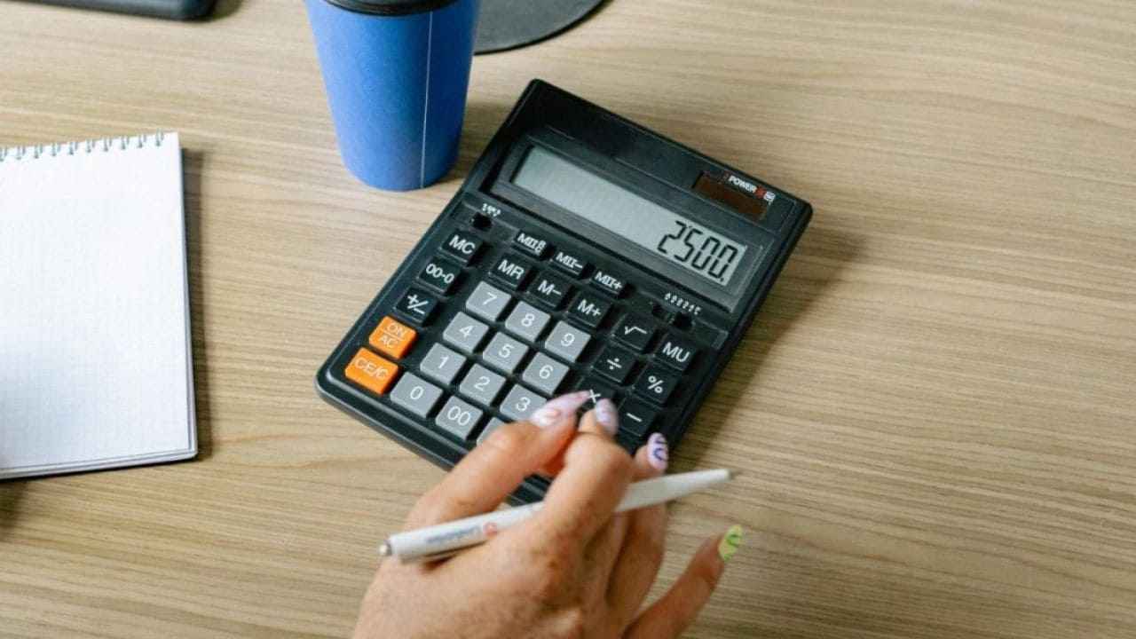 ক্যালকুলেটরের AC ও CE বোতাম কী কাজে লাগে, জানেন না বেশিরভাগ মানুষ