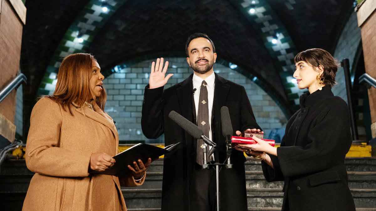 কোরআন হাতে নিউইয়র্কের প্রথম মেয়র হিসেবে শপথ নিলেন জোহরান মামদানি