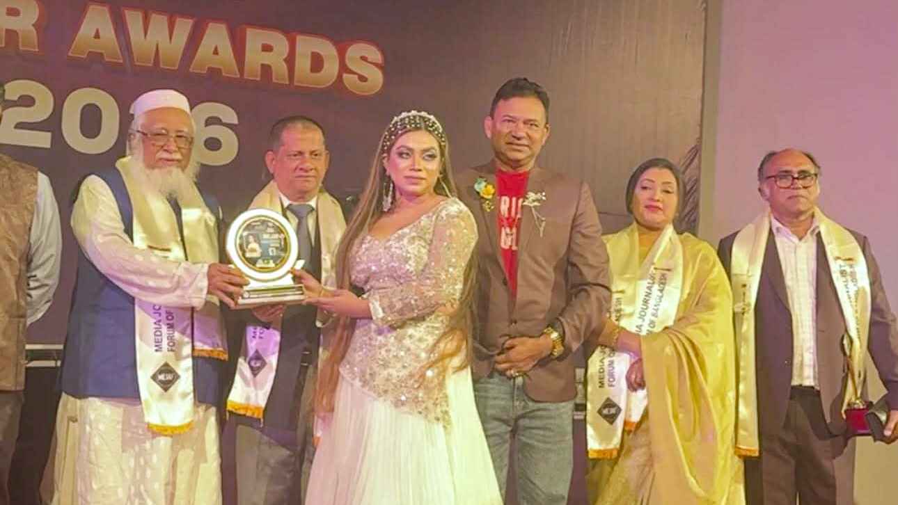 স্টার অ্যাওয়ার্ড পেলেন জান্নাতুল অনন্য অপ্সরা