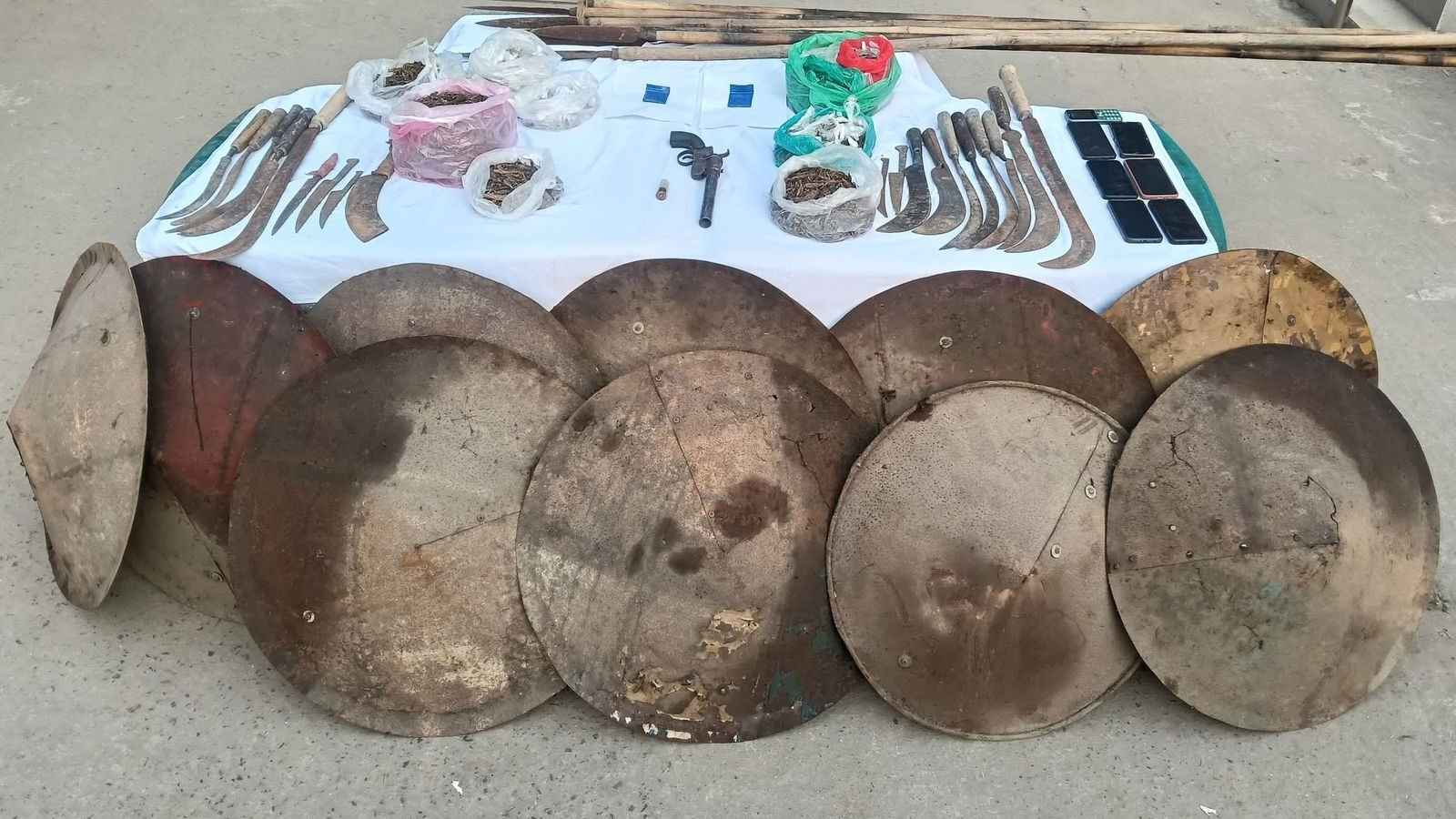 ফরিদপুরে পাইপগানসহ বিপুল অস্ত্র উদ্ধার, আটক ১৮