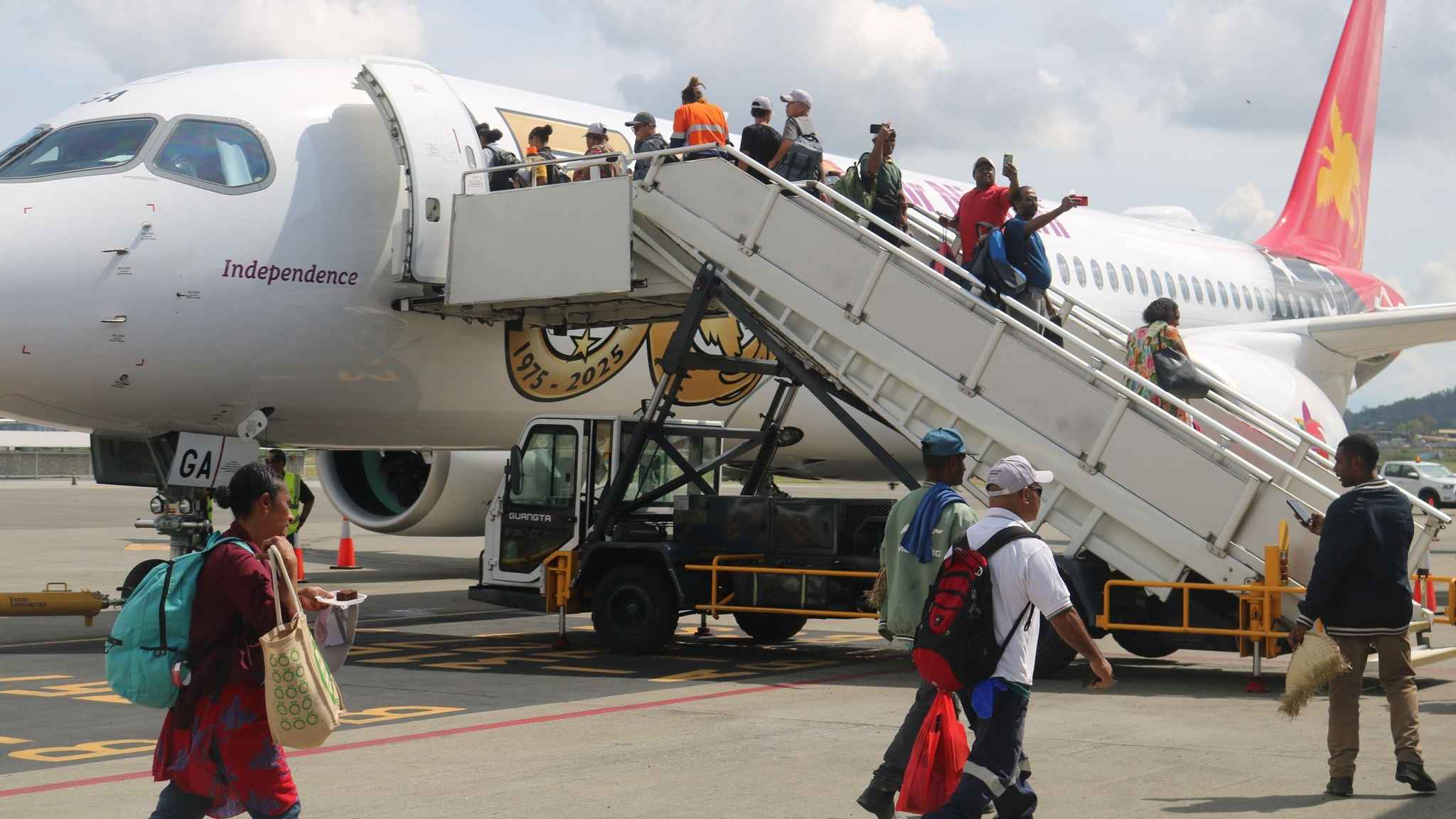 বিমানে ওঠতে কেন হুড়াহুড়ি করেন যাত্রীরা?