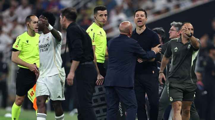 ‘পেরেজ তোমাকে ক্লাব থেকে বের করে দিবে’ বলায় ক্ষুব্ধ আলোনসো