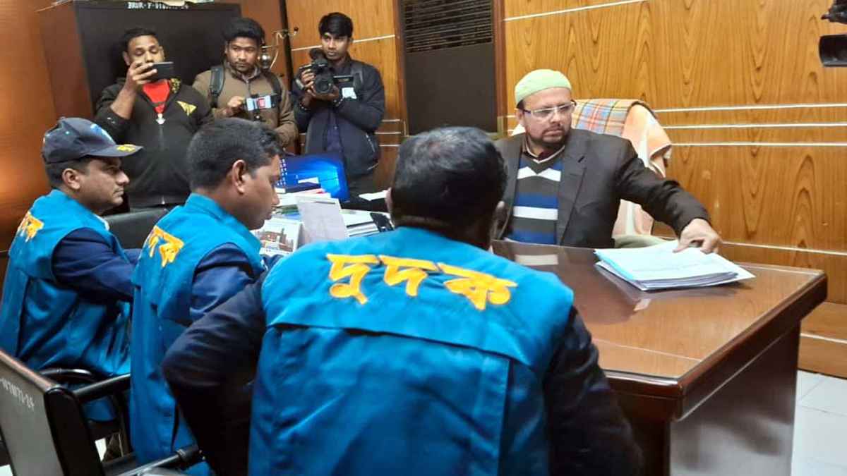 জাল সনদে চাকরির অভিযোগে বেরোবিতে দুদকের অভিযান
