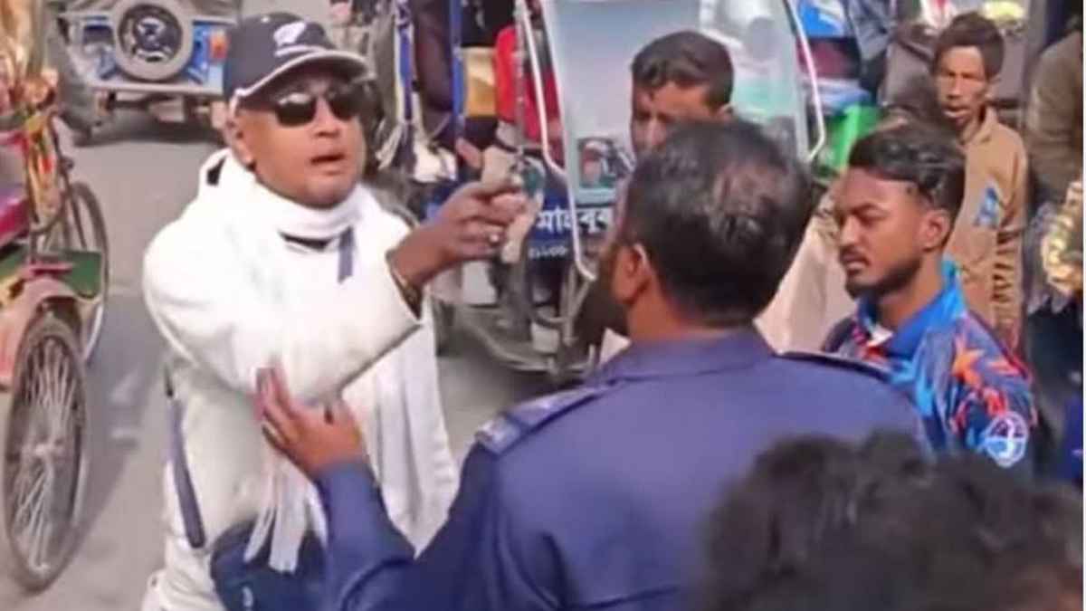 ট্রাফিক পুলিশের ওপর চড়াও হয়ে দল থেকে অব্যাহতি পেলেন বিএনপি নেতা